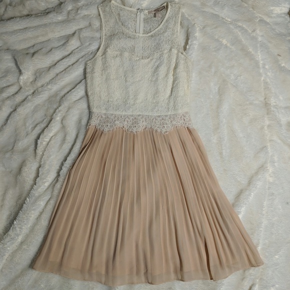 Forever 21 Dresses & Skirts - Lace top dress with pleated skirt